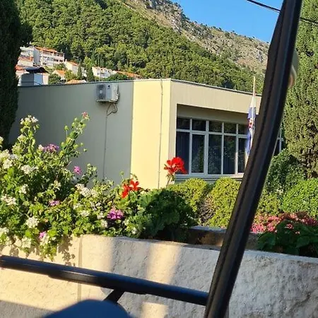 아파트 Solvit - Three Bedroom With Terrace