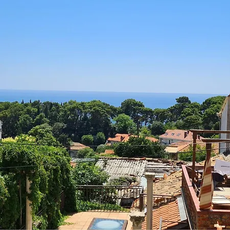 Solvit - Three Bedroom With Terrace Apartment