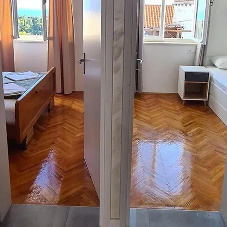 Solvit - Three Bedroom With Terrace Lejlighed *