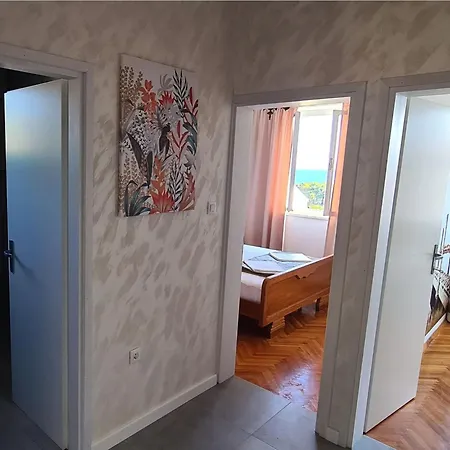 Solvit - Three Bedroom With Terrace Apartament *