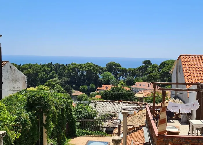 Solvit - Three Bedroom With Terrace Apartament