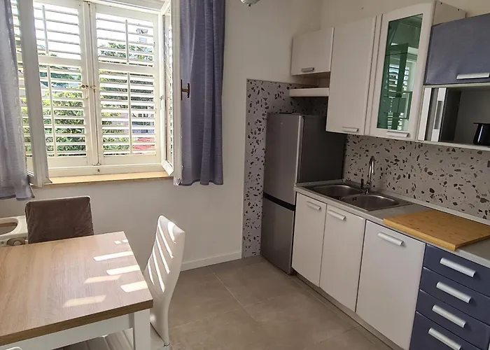 Solvit - Three Bedroom With Terrace *