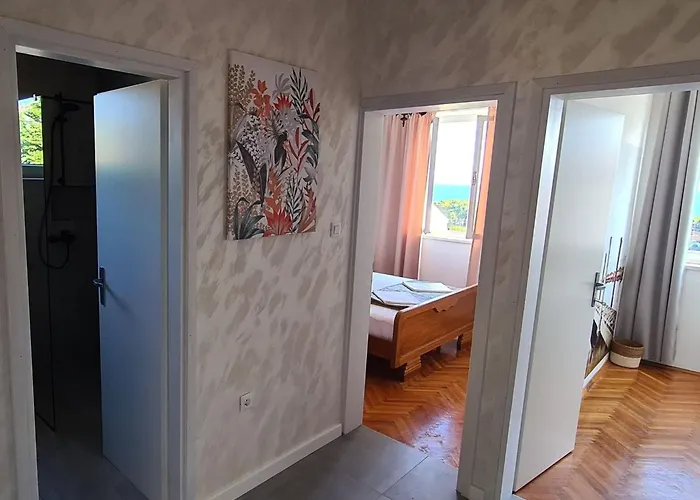 Solvit - Three Bedroom With Terrace Apartament *