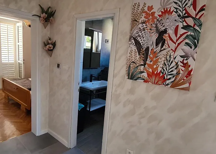 Appartamento Solvit - Three Bedroom With Terrace *