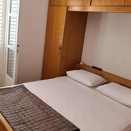 Solvit - Three Bedroom With Terrace Apartment