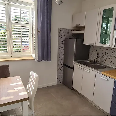 Solvit - Three Bedroom With Terrace *