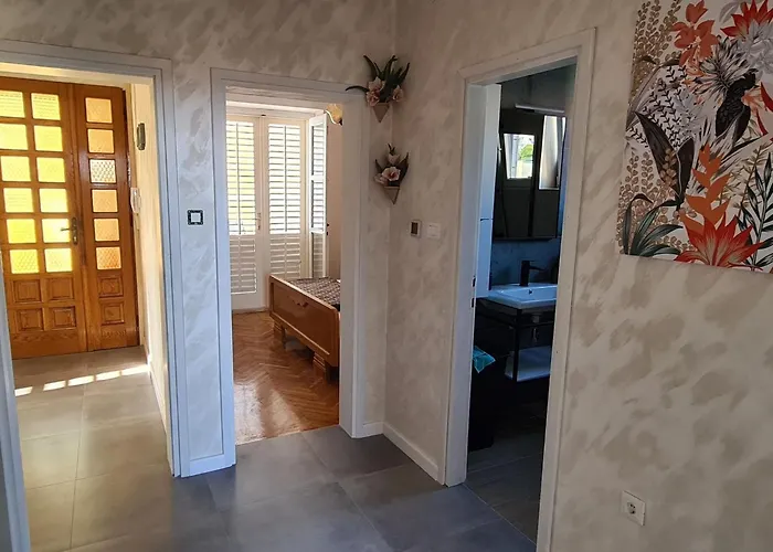 Solvit - Three Bedroom With Terrace *