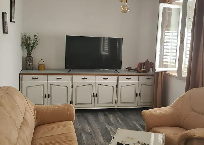 Solvit - Three Bedroom With Terrace