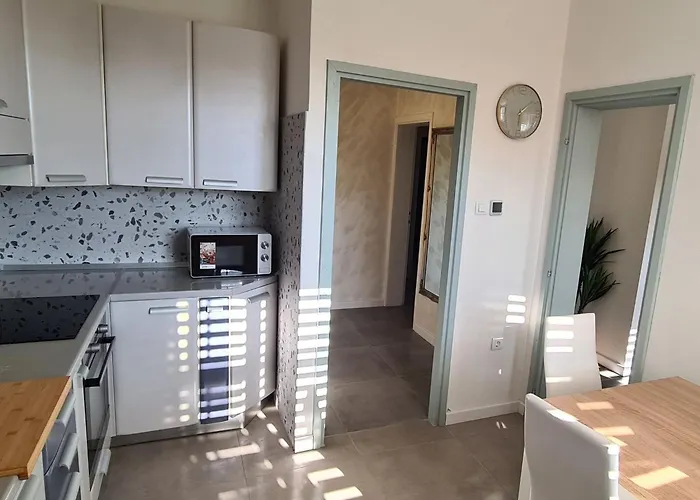 Solvit - Three Bedroom With Terrace Appartamento *